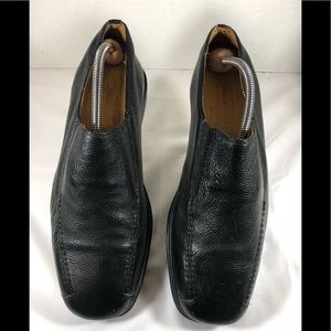 Sandro mens loafers with elastic side slits.